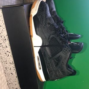 Jordan Retro 4 SE “Black Laser”